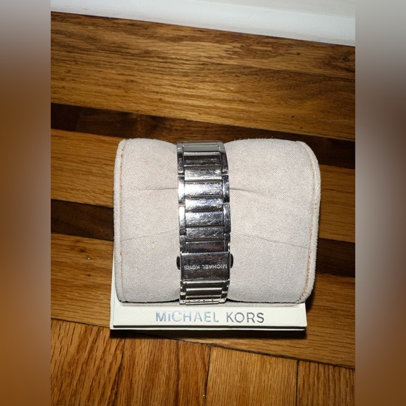 MICHAEL KORS WATCH - Picture 2 of 4